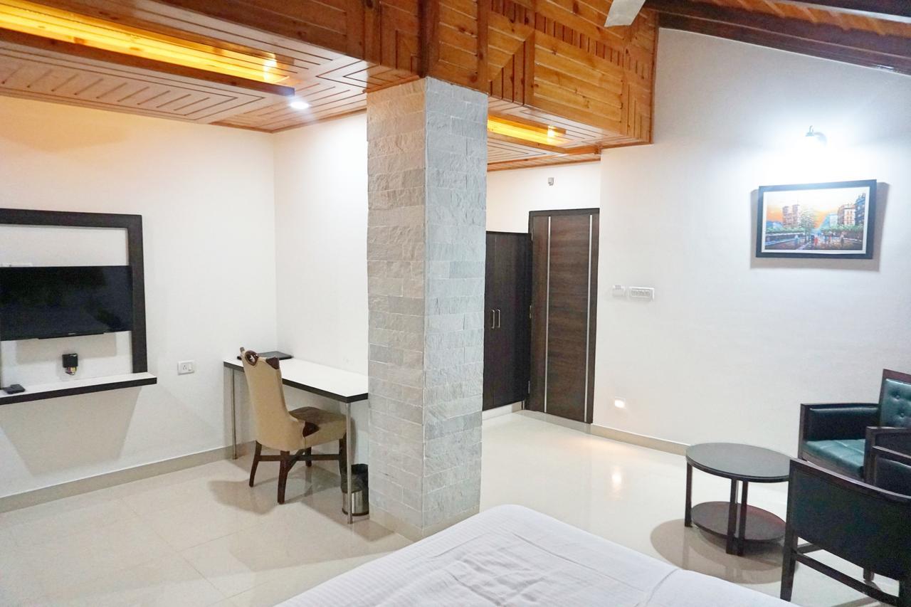 Ess & Bee Resorts Dharamshala Esterno foto